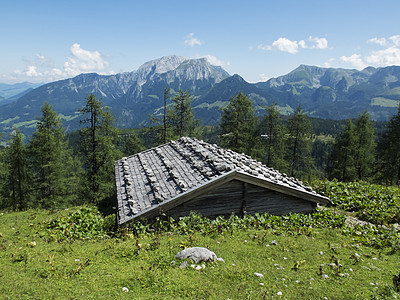 山中的棚屋图片