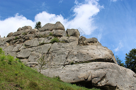至喀尔巴阡山岩石悬崖假期衬套场景全景风景森林环境地层图片