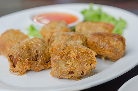 螃蟹肉卷午餐棕色小吃螃蟹美食季节性油炸文化盘子食物图片