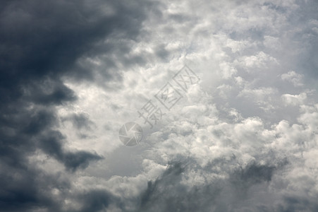 云下雨戏剧性天空天气情绪多云景观灰色风暴阴影图片