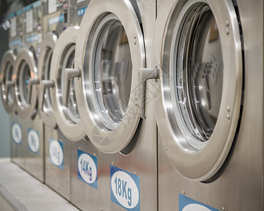 洗衣店的洗衣机电气经营硬币工业衣服旋转机器家务垫圈自助图片