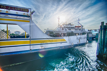 2014年8月8日 在Ca的渡轮运输船海岸乐趣蓝色汽车天空服务假期沿海焦糖出租车图片