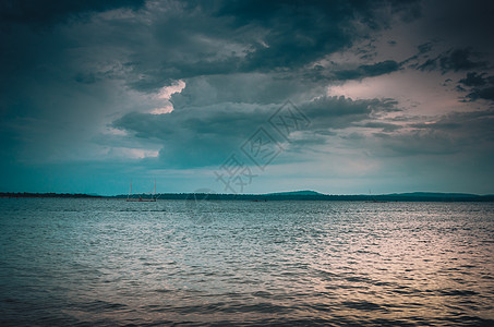 雨水和云 在常年的积水中水库生态池塘环境土地农村乡村蓝色天空图片