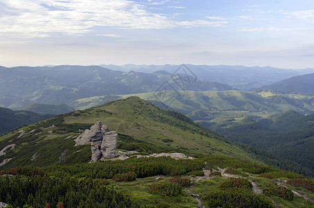 山高地貌喀尔巴阡山 乌克兰地平线晴天全景高地天空彩虹小路木头蓝色农村图片