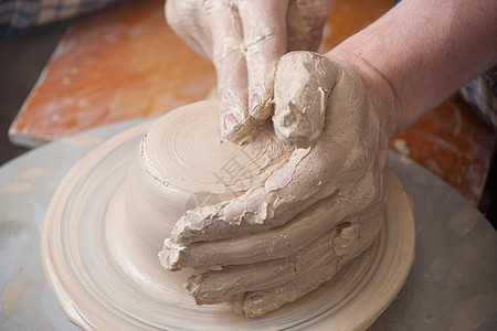 陶匠的手模具花瓶陶瓷黏土车轮艺术血管工匠杯子手工业图片