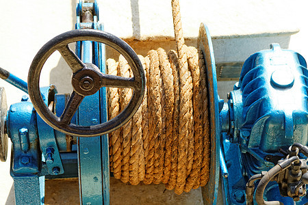 蓝锚发动机绕风蓝色血管游客钓鱼旅行航行海滩海岸绳索码头图片