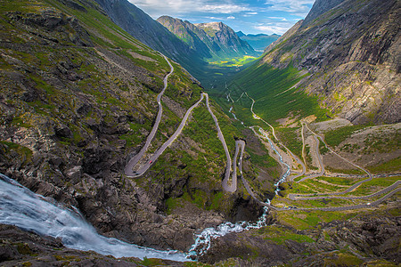挪威的Trollstigen石头小路戏剧性运输旅行丘陵风景冒险交通曲线图片