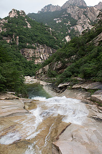 Kumgang 山松树岩石森林石头天空图片