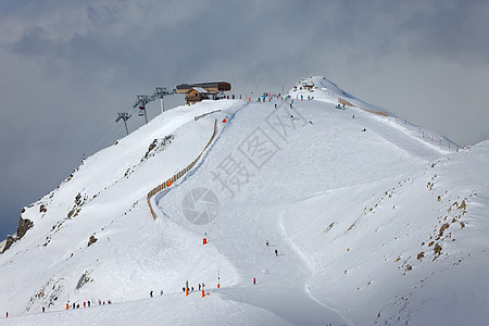 滑雪假期活动娱乐生活白色电缆运动旅行电视升降椅图片