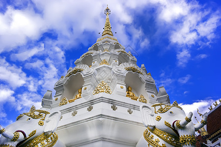 清莱 泰国寺庙佛教徒天空宗教白色佛塔图片