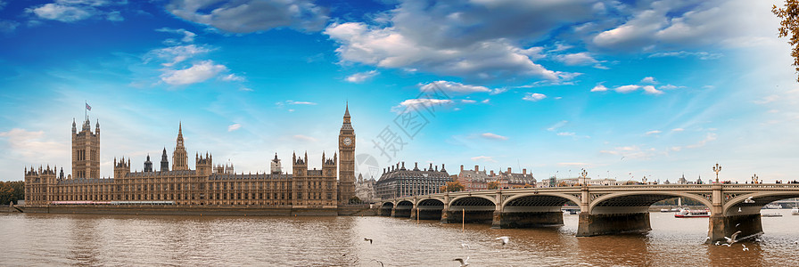 伦敦威斯敏斯特 大桥和议会大厦展望天空日落城市建筑旅行建筑学房屋公共汽车文化地标图片