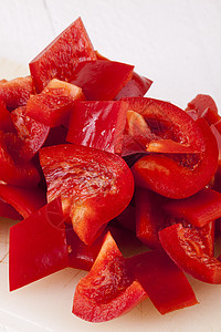 剪切板上被粉碎的红辣椒维生素食物生产芳香辣椒饮食沙拉美食烹饪蔬菜图片