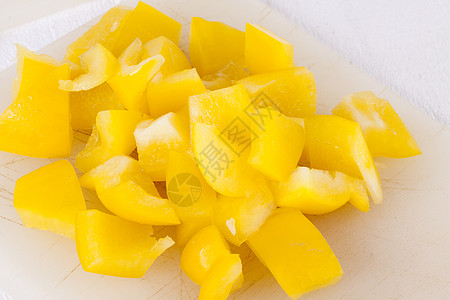 被粉碎的黄胡椒堆黄色胡椒辣椒生产维生素沙拉营养食物蔬菜饮食图片