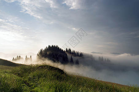 山高地貌喀尔巴阡山 乌克兰农村蓝色晴天历史性日落草地小路全景高地爬坡图片