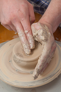 陶匠的手陶器水壶工作血管作坊车轮专注制造业花瓶手工杯子高清图片素材