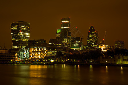 伦敦泰晤士河南华克银行建筑物码头反射金融王国天际景观旅游摩天大楼城市图片