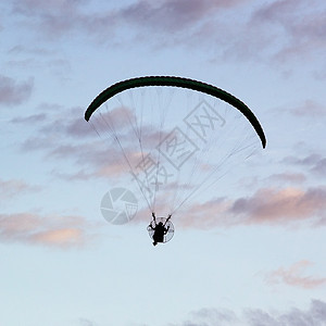 滑翔滑动挑战自由风险降落伞运动行动闲暇爱好活动冒险图片