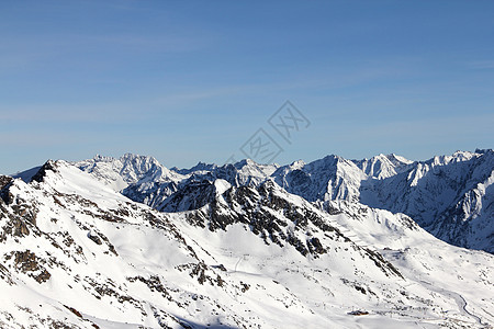 冬季山区单板胜地岩石风景高山天空爬坡滑雪蓝色全景图片