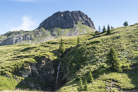 Dolomites Castellazzo山和瀑布     特伦蒂诺图片