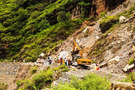 山崩后清晰的高速公路图片