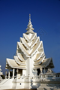 现代佛教雕塑 泰国的白神庙入口日落建筑学文化精神智慧头脑艺术蓝色寺庙图片