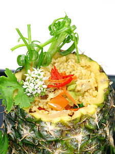 菠萝炒饭和豆腐菠萝饮食季节盘子课程猪肉黄色宏观绿色油炸背景图片