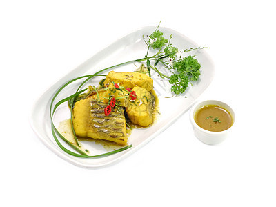 泰国食品 炸鱼和咖喱美味海鲜鲶鱼食物香料油炸午餐蔬菜辣椒胡椒图片