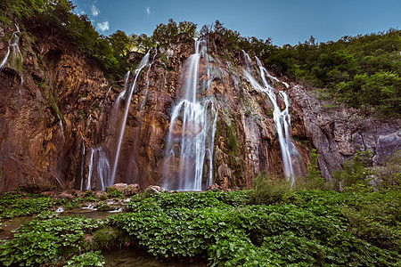 克罗地亚普利维茨湖泊国家公园大瀑布池塘木头岩石石头水景国家假期瀑布溪流湖泊图片