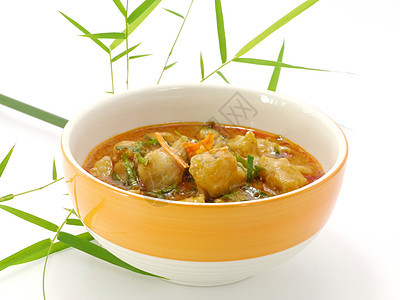 红咖喱和鱼球 泰国菜猪肉茄子美食鱼丸辣椒牛奶蔬菜烹饪盘子青柠图片