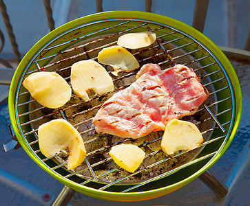 烧烤绿色花园食物炙烤朋友们牛肉烹饪玉米派对野餐图片