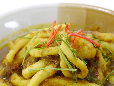 炸鱿鱼咖哩 泰国菜食物盘子文化香菜香料草本植物美食油炸平底锅柠檬图片