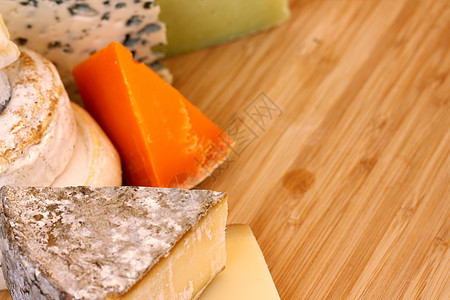 各种奶酪种类木头山羊白色小吃奶制品木板圆形模具羊乳黄色图片
