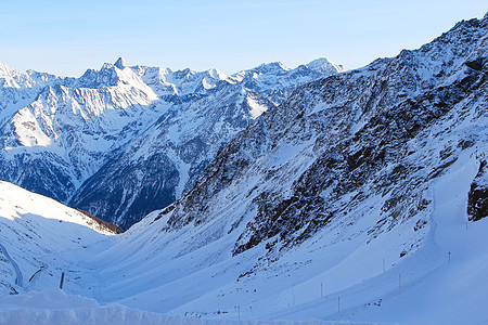 滑雪度假村的斜坡季节痕迹高山闲暇全景顶峰单板假期蓝色旅行图片