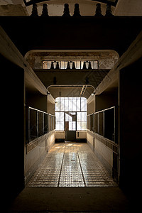 黑暗和废弃地点废墟衰变阴影房间地面工厂框架车站金属建筑学图片
