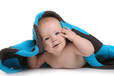 白背景的快乐可爱宝贝儿婴儿姿势新生眼睛女性男生投标毯子童年女儿图片