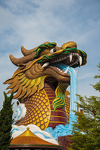大龙雕像雕塑宗教旅游蓝色天空文化动物寺庙传统装饰品图片