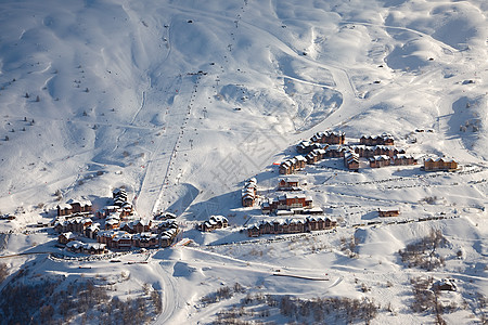 滑雪度假胜地建筑物山脉娱乐缆车电缆假期运动生活滑雪者高山图片