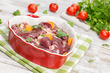 原生肝脏鸟类木板美食水平香料营养家禽烹饪红色食物图片