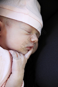 正在睡觉的新生儿婴儿治疗睡眠医生母性保健女性紧迫感医疗保险孙女重症图片