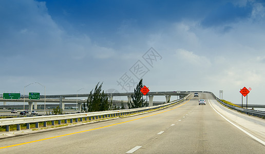 迈阿密十字路口的州际交通图片