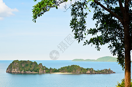 海洋中的Ko Maphrao岛高观点绿色石头收成海岸风景热带岩石春蓬海燕框架图片