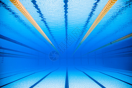 从水下游来的奥运门外游泳池制品波浪走廊水池温泉车道蓝色线条阳光波纹图片