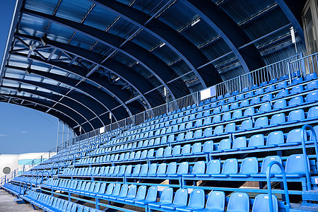 体育场的蓝色空席位图片