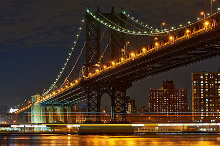 曼哈顿桥和夜里布鲁克林的天线市中心城市建筑景观地标风景天际建筑学天空旅行图片