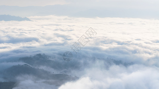 清晨云层的风景 浮云在波罗里耶拉上空阴霾阳光薄雾顶峰国家高地热带天空场景景点图片