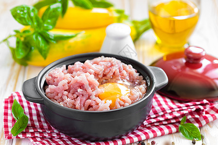 配鸡蛋的鲜肉腰部烹饪食物鱼片厨房半成品肉末营养饮食地面图片