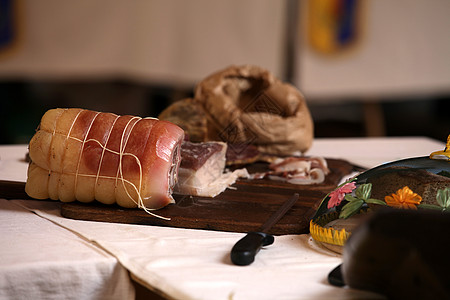 托斯卡纳产品在全国博览会上治愈了肉类生产牛肉国家食物烹饪熏肉午餐美食市场香肠咸肉图片