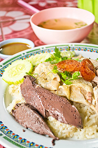 大米蒸饭 盘子上放鸡肉大豆黄瓜蒸汽午餐文化蔬菜饮食早餐食物烹饪图片