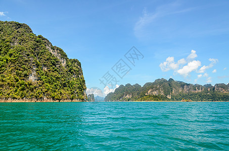 绿湖上方高山山脉景点石灰石顶峰水库旅游旅行天空热带蓝色山脉图片