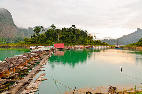 竹布浮动度假胜地小屋旅行森林天空平房旅游房子风景别墅竹子图片